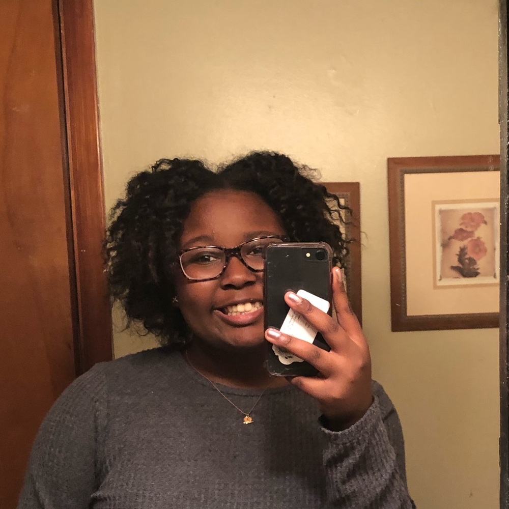 Meet your Posher, Khalia